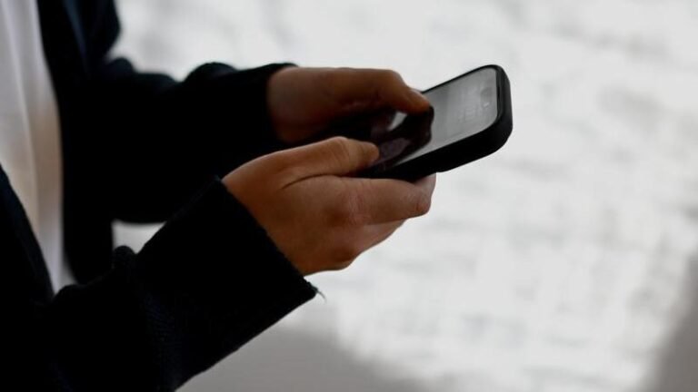 Una adolescente de Melbourne es acusada de una racha criminal