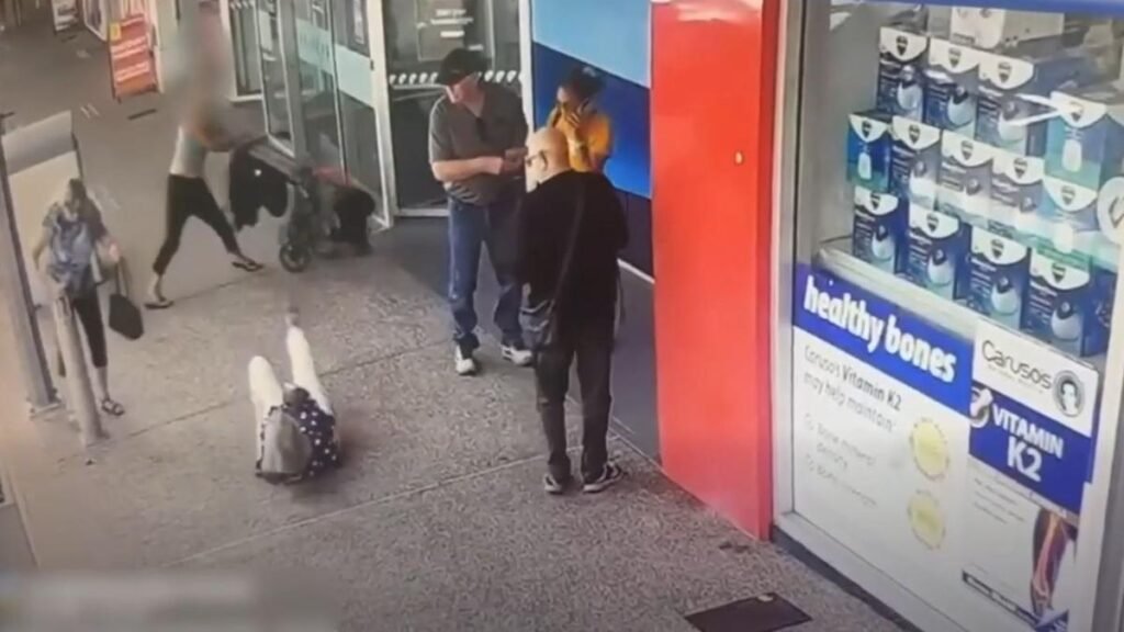 Una mujer ha sido acusada de agresión agravada tras un