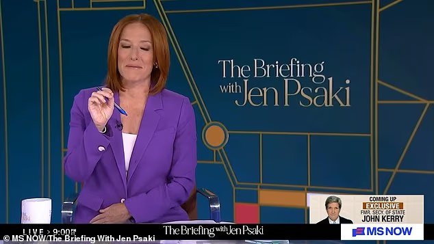 Une Jen Psaki souriante se joint au carambolage alors que