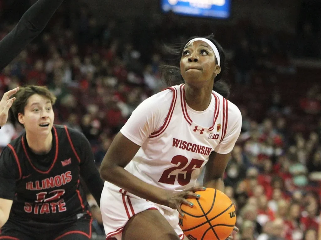 Une ancienne attaquante de basket-ball féminin du Wisconsin sélectionnée au