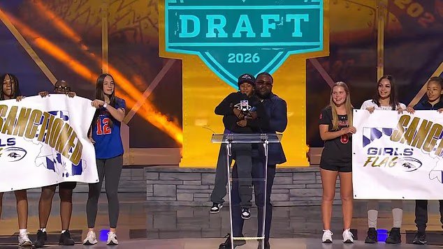 Une ancienne star de la NFL provoque le chaos en