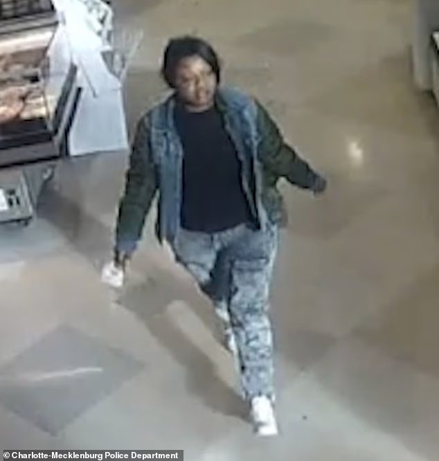 Une femme arrêtée pour avoir poignardé au hasard une mère