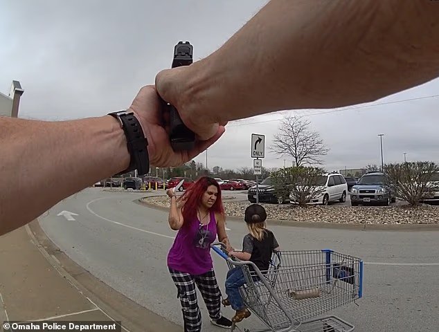 Une folle de 31 ans kidnappe l'enfant d'un inconnu sous