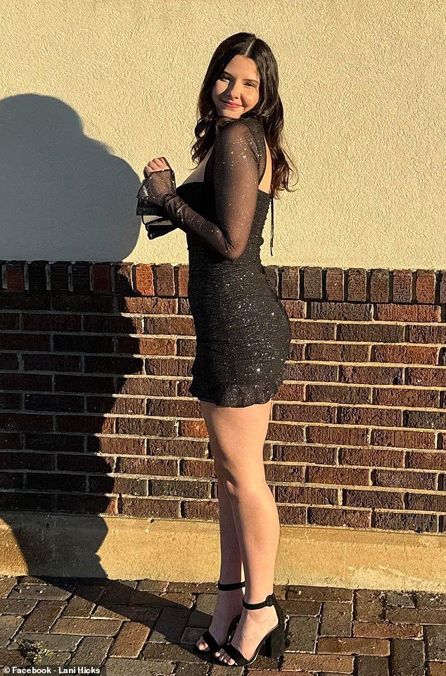 Une horrible tragédie se produit après qu'une fille (18 ans)