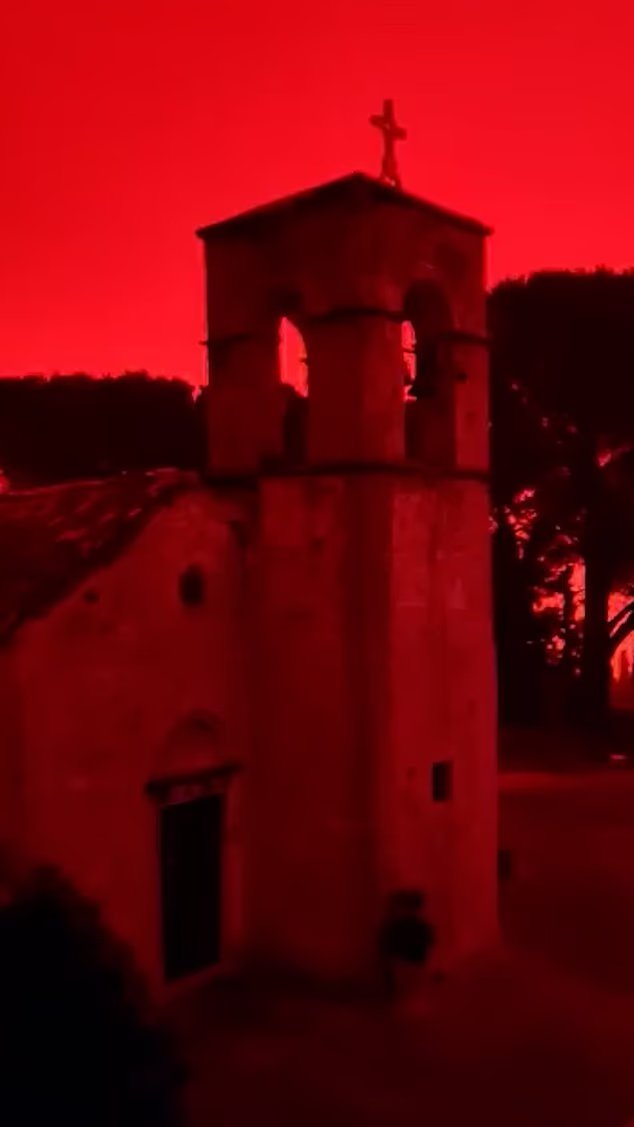 Une île grecque est recouverte par une tempête de poussière