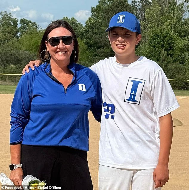 Une mère au cœur brisé s'accroche à « un dernier