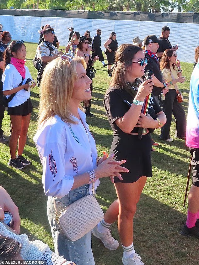 Vanna White, 69 ans, vétéran de Wheel of Fortune, prouve