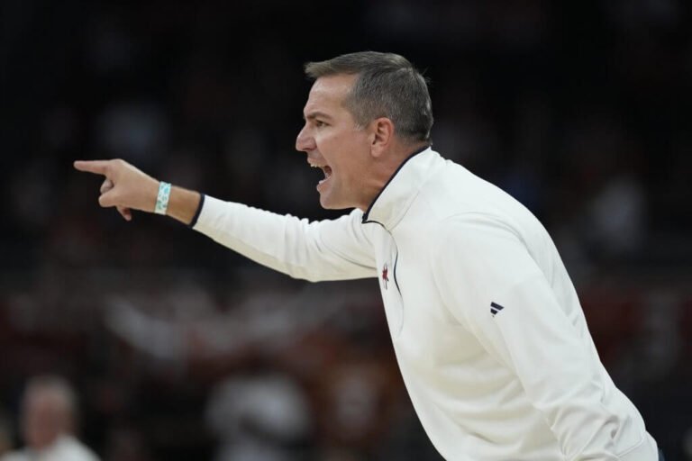 Virginia embauche Aaron Russell de Richmond comme nouvel entraîneur de