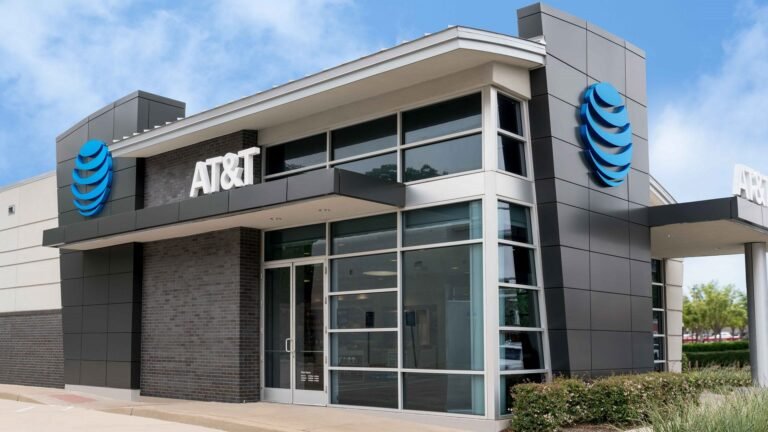 AT&T se mete en problemas legales con California por las
