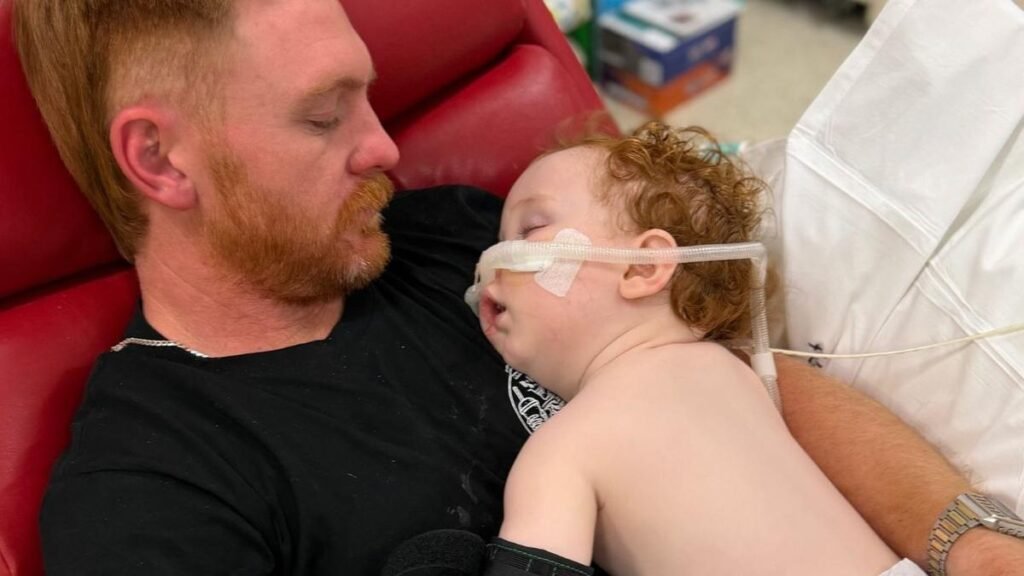 Actualización familiar sobre un niño que lucha por su vida