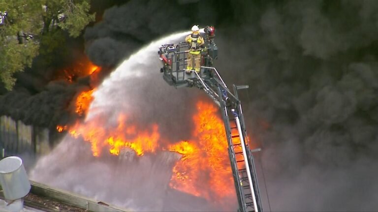 Advertencia de emergencia después de que se produjera un incendio