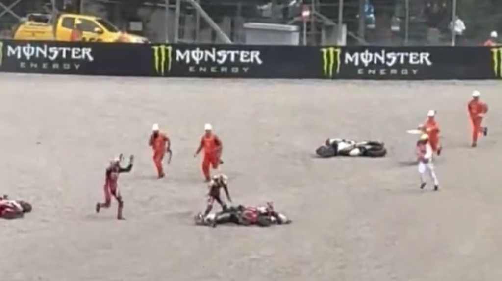 Alex Márquez y Johan Zarco hospitalizados tras terrible accidente en