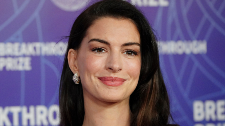 Anne Hathaway revela guerra secreta por la salud: 'Medio ciega'