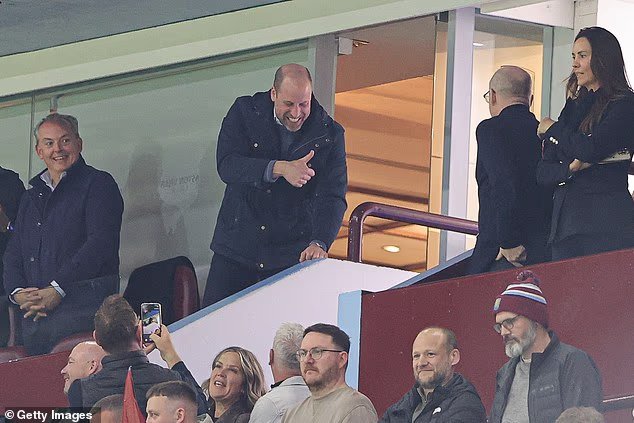 Approbation royale d'Aston Villa: le prince William danse sur Sweet