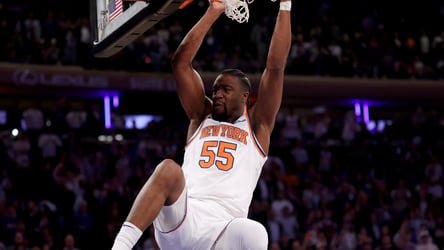 Ariel Hukporti intervient pour aider le grand homme des Knicks