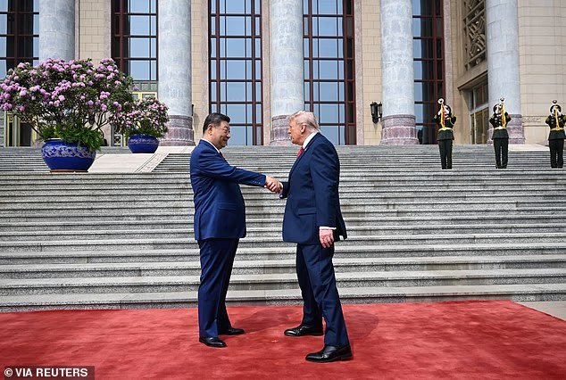 Au moment où Trump s’effondre sous la pression en Chine…