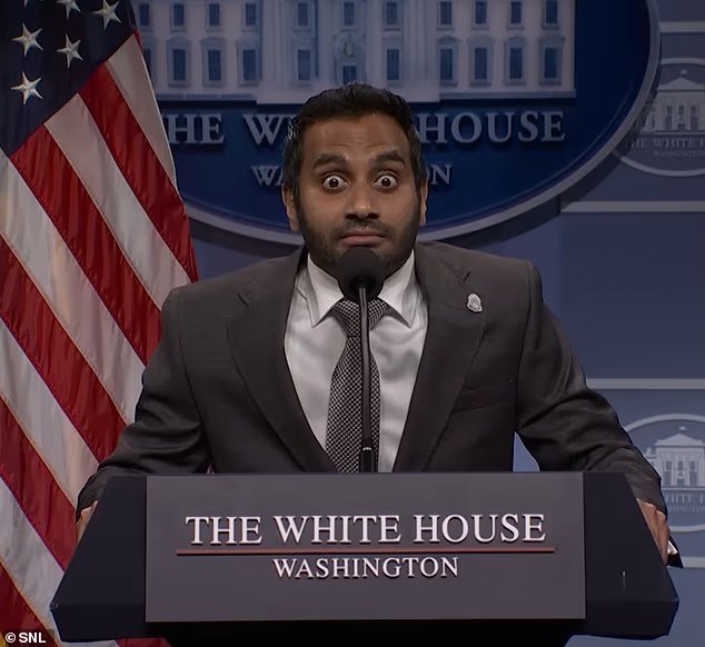Aziz Ansari fait une apparition surprise sur SNL dans le