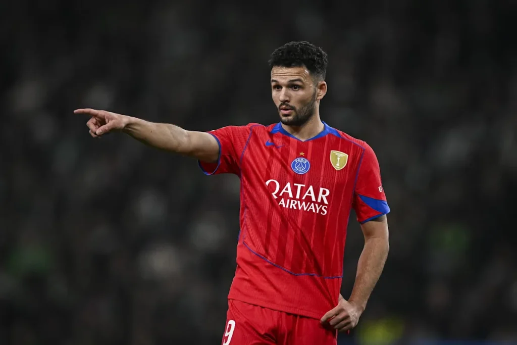 Barcelone ajoute l'attaquant mécontent du PSG à sa liste restreinte