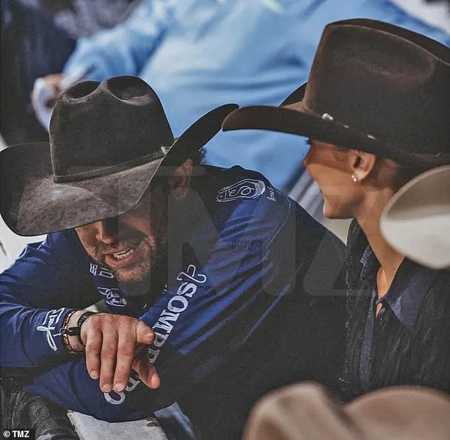 Bella Hadid et son petit ami cowboy Adan Banuelos sont