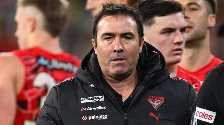 Brad Scott ha sido despedido como entrenador de Essendon después
