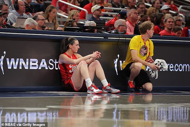 Caitlin Clark a subi une blessure inquiétante et a été