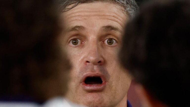 Carlton insta al entrenador de Fremantle, Justin Longmuir, a buscar