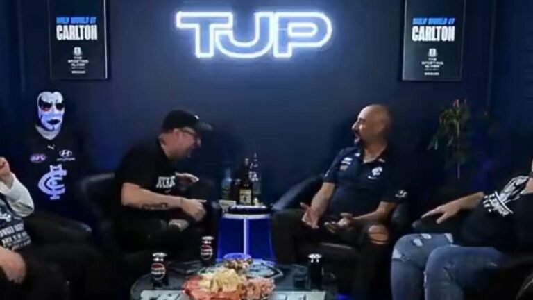 Carlton suspendió la membresía del podcaster después de hacer comentarios
