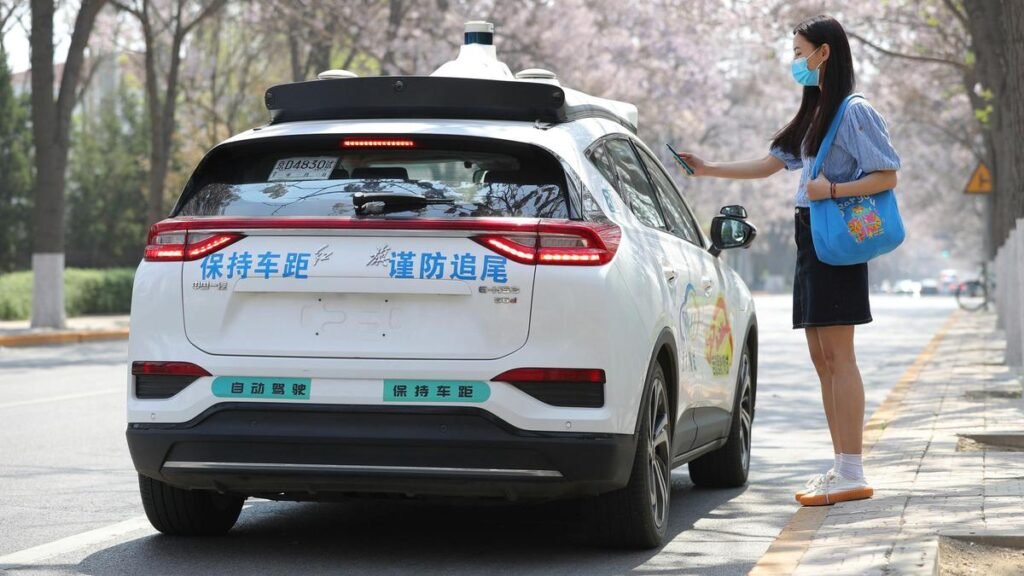 China suspende licencias de robotaxis tras apagones masivos