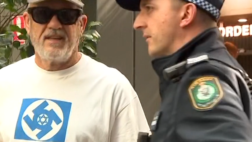 Comisión Real de Bondi: Hombre que llevaba una camiseta con