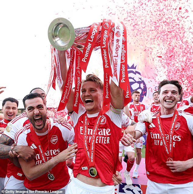 Couronnement au palais ! Arsenal a remporté le trophée de