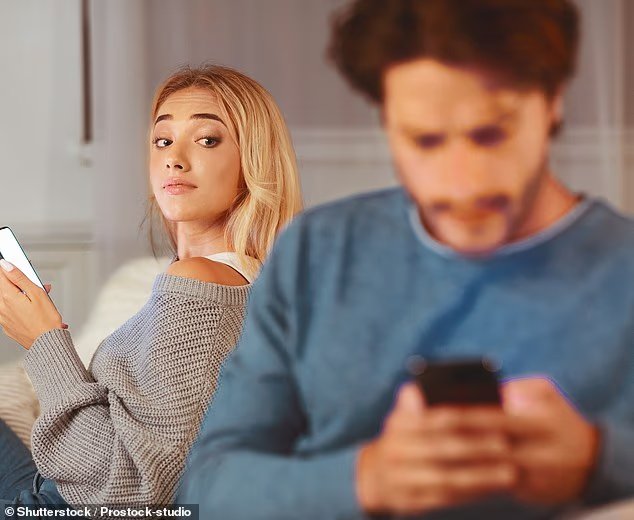 Des astuces sur « l'infidélité financière » que tous les partenaires secrets