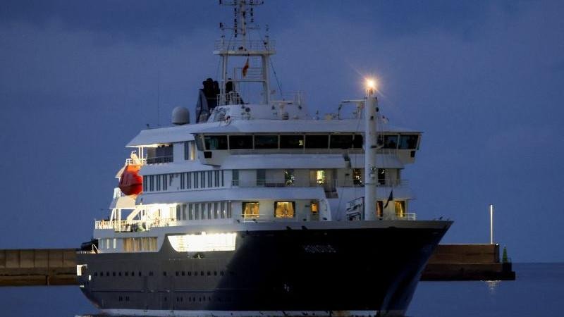 El crucero hantavirus llega a Tenerife y se espera que