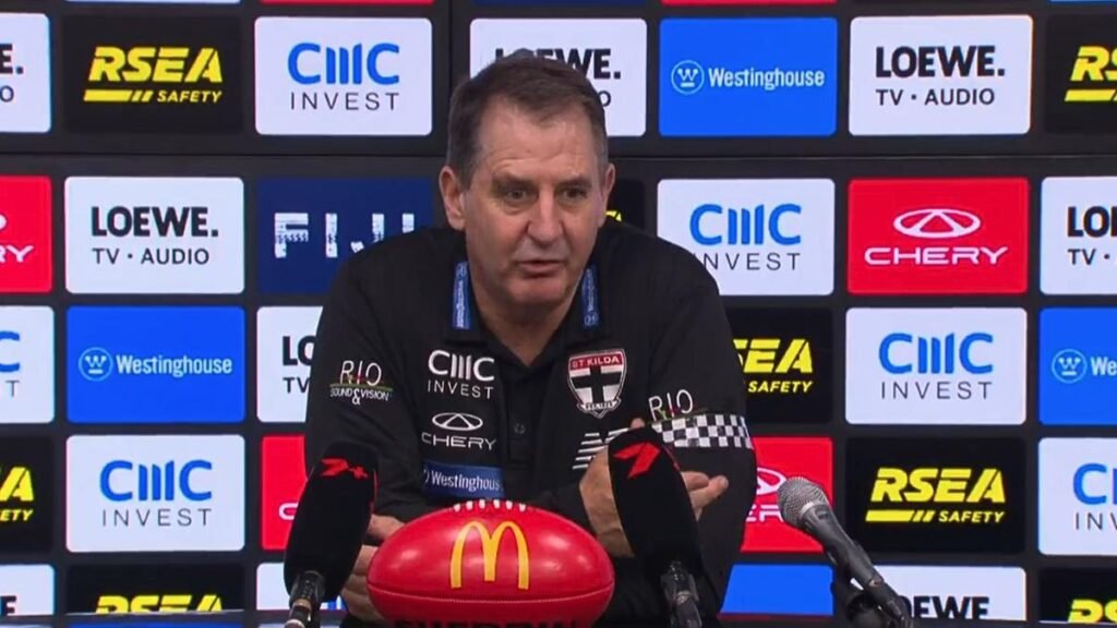 El entrenador del St Kilda, Ross Lyon, cuestionó las "dos