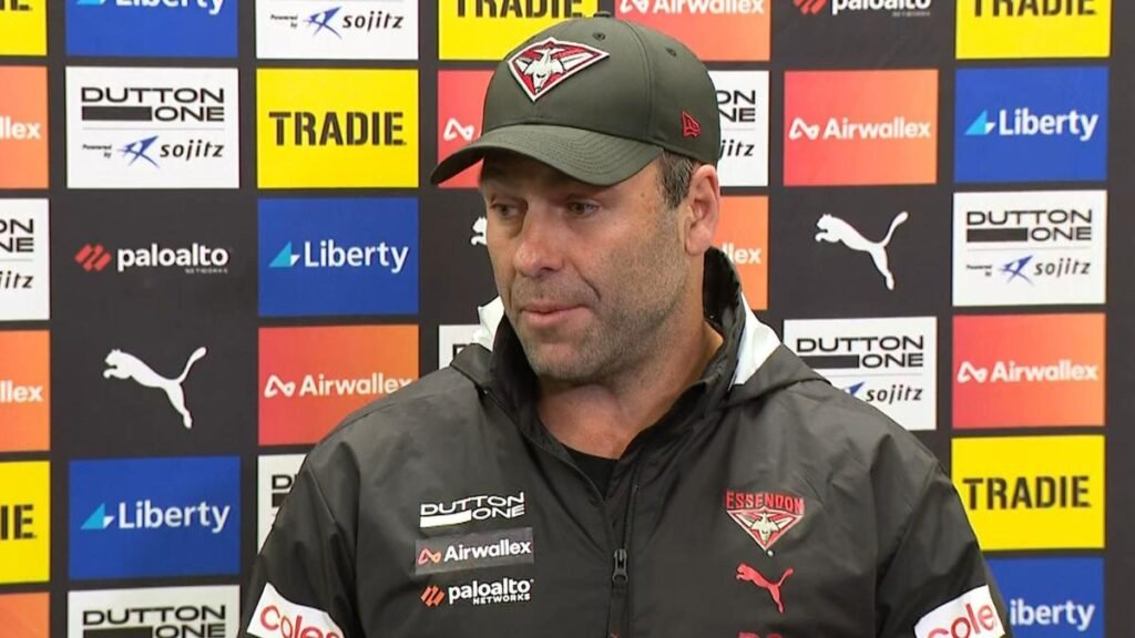 El entrenador interino de Essendon, Dean Solomon, no aceptará un