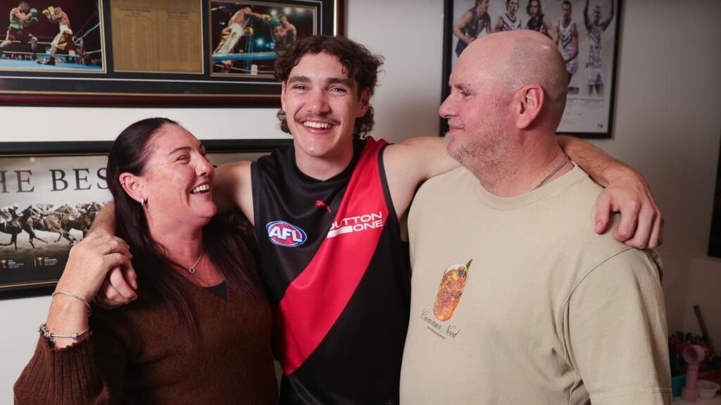 El mediocampista de WA Jackson Artemis contratado por Essendon en