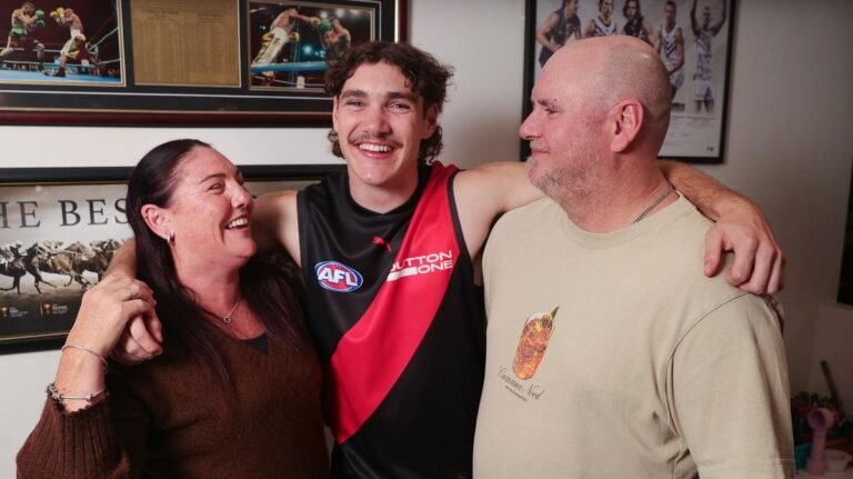 El mediocampista de WA Jackson Artemis contratado por Essendon en