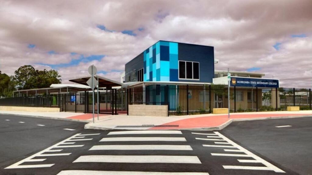 El personal de Murumba State Secondary College se retiró después