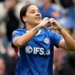 Escenas emotivas cuando la superestrella de Matildas, Sam Kerr, se