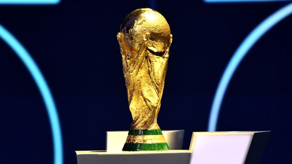 Falta un mes para la Copa Mundial y los estafadores