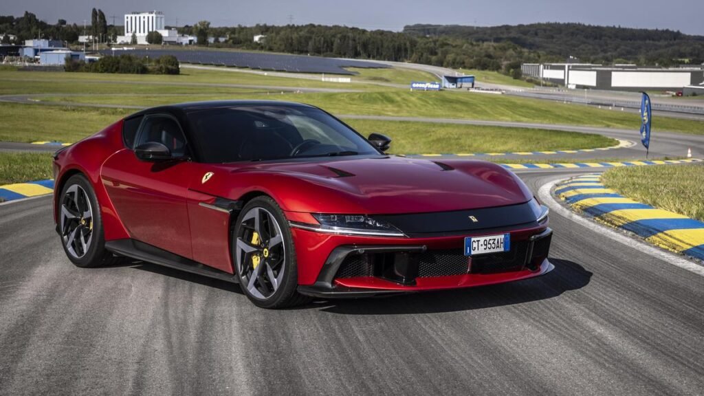 Ferrari reintroduce el cambio manual pese al impulso de la