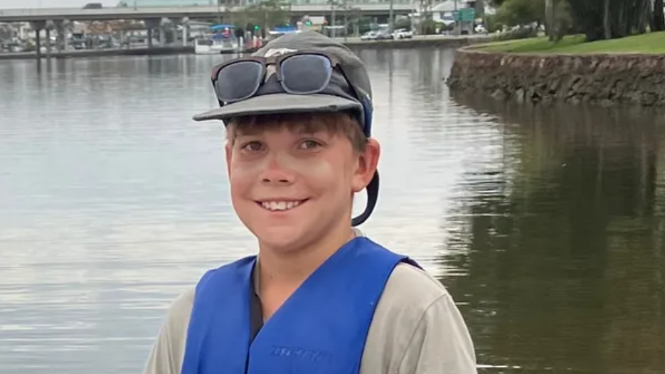 Hombre de Pelican Waters acusado después de que un ciclista
