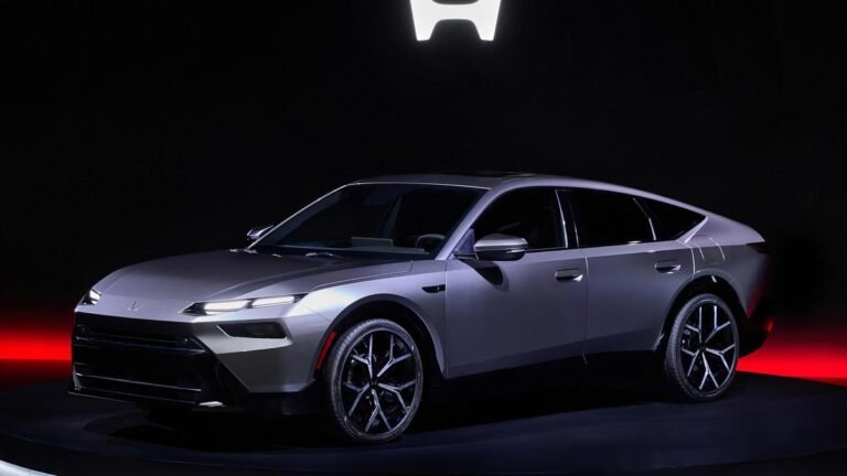 Honda presenta un avance del nuevo sedán mientras anuncia pérdidas