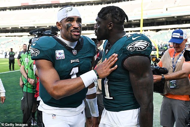 Jalen Hurts saute le mariage d'AJ Brown alors que le