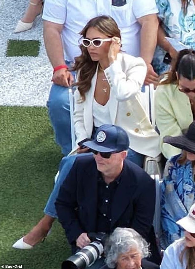 Jessica Alba et Cash Warren gardent une distance inconfortable lors