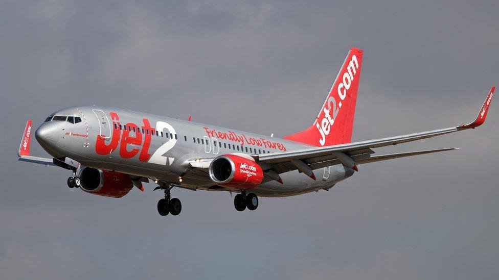 Jet2 realiza un aterrizaje de emergencia en Oporto después de