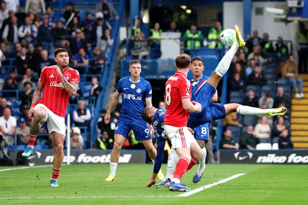Joao Pedro égale l'exploit de Hasselbaink et Costa pour Chelsea