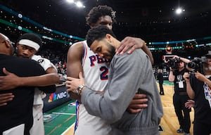 Joel Embiid mène les 76ers à battre les Celtics 109-100