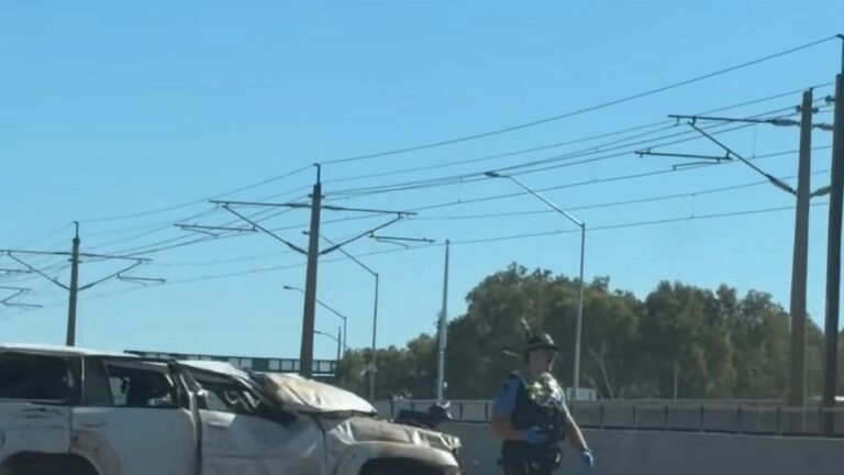 Joven conductor muere en el hospital tras volcar en la