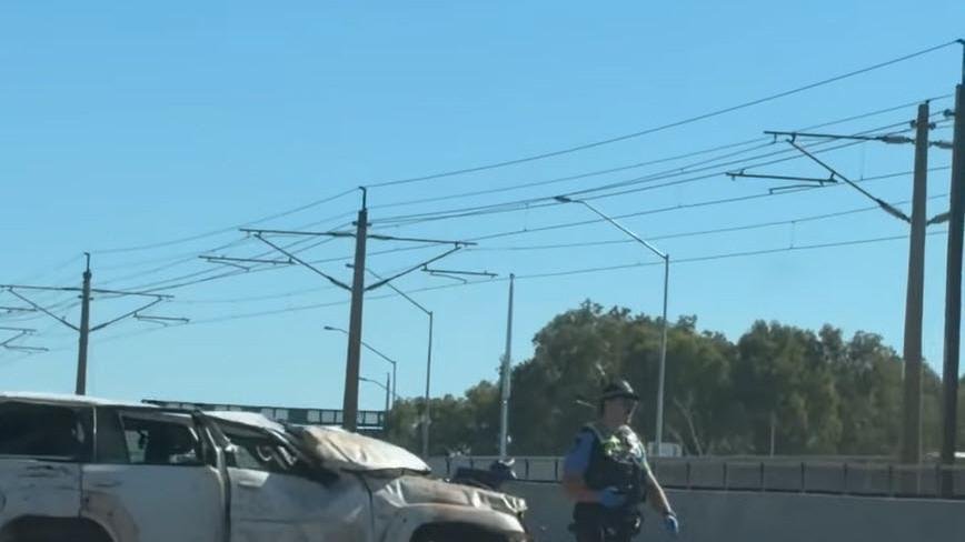 Joven conductor muere en el hospital tras volcar en la