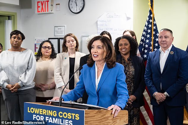 Kathi Hochul riposte après que Laura Loomer ait affirmé que